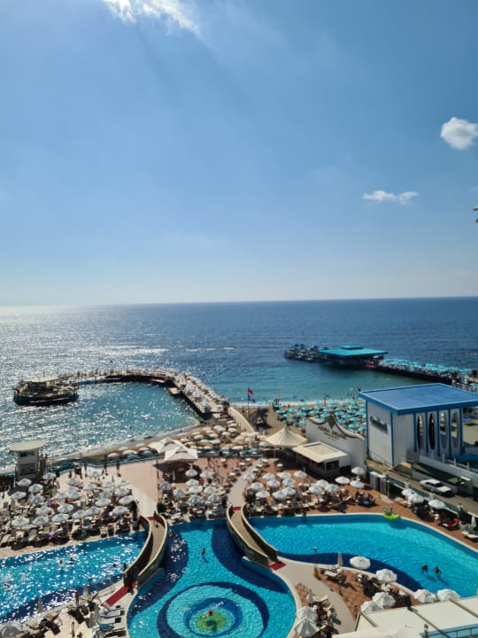 Ausblick Azura Deluxe Resort & Spa Hotel