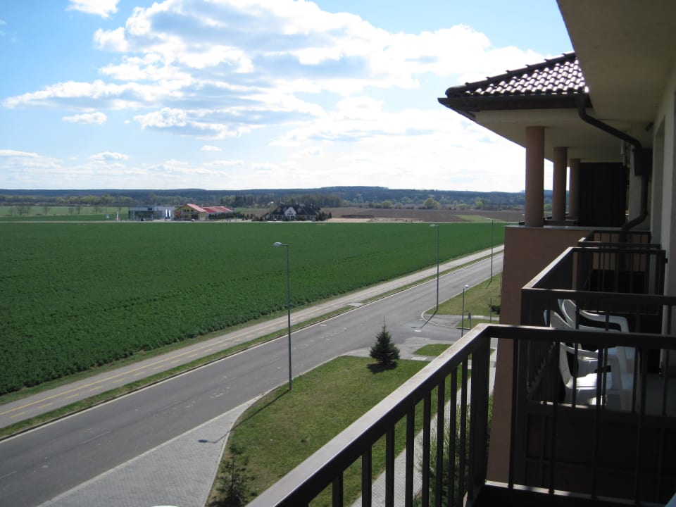Blick zur nächsten Durchgangsstraße Caramell Premium Resort