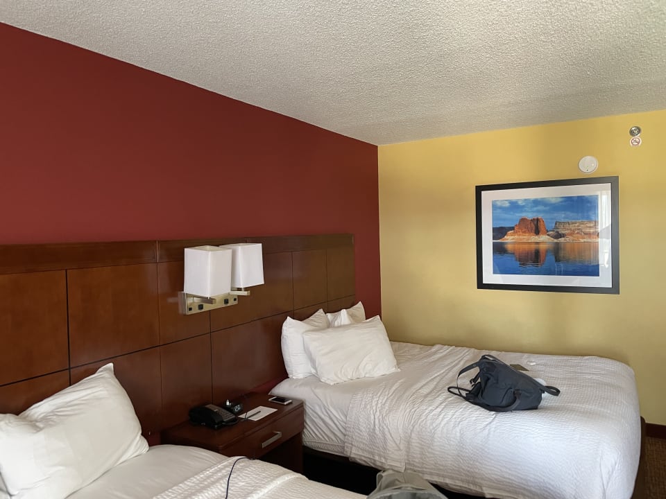 Zimmer Courtyard Page at Lake Powell