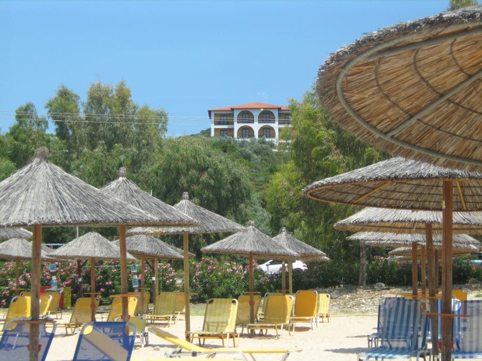 Richtung Hotel Akrathos Beach Hotel