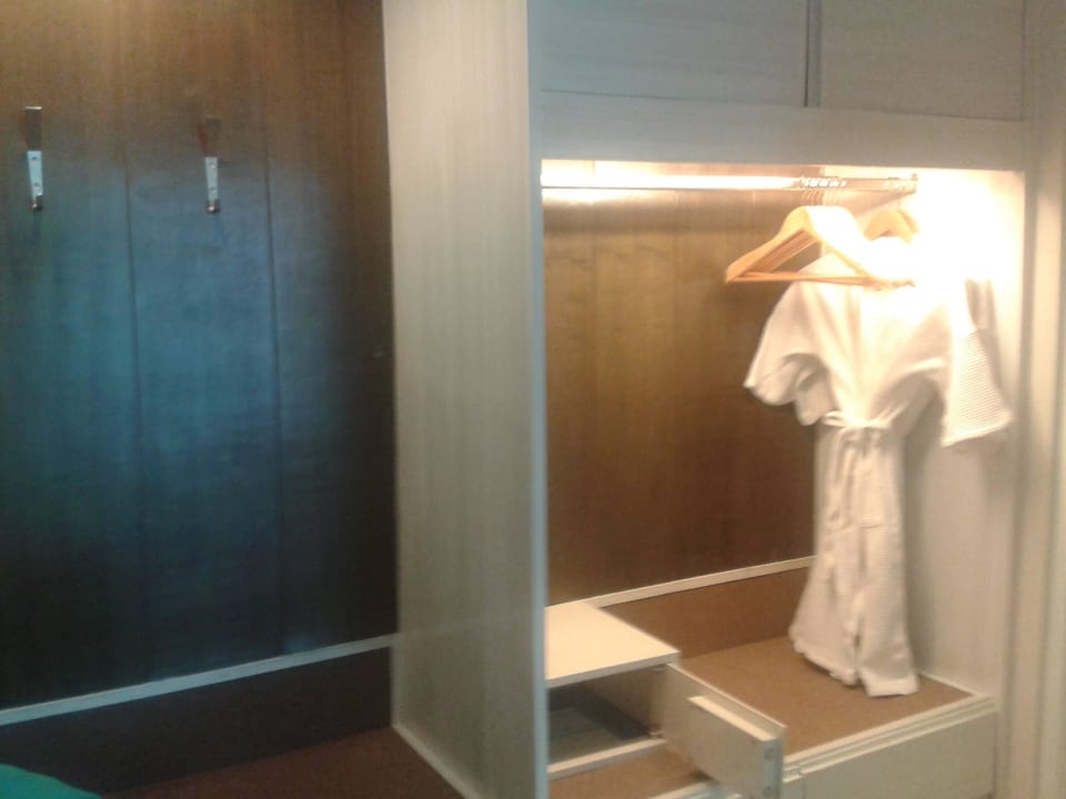 Garderobe und ´Safe The Waters Khao Lak by Katathani