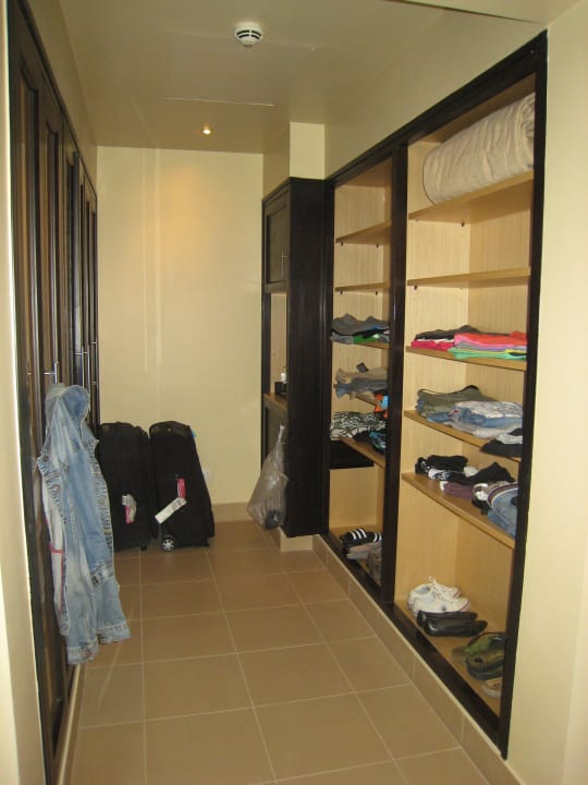 Begehbarer Kleiderschrank Villa The Cove Rotana Resort