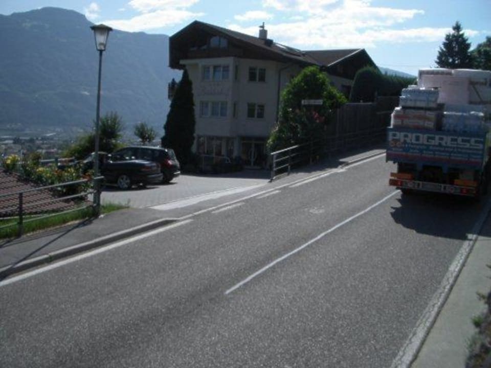 Paßstraße direkt vor dem Hotel Panorama Hotel Garni Bühlerhof