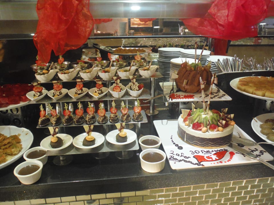 Ein kleiner Teil des Buffets Crystal Sunset Pearl Collection