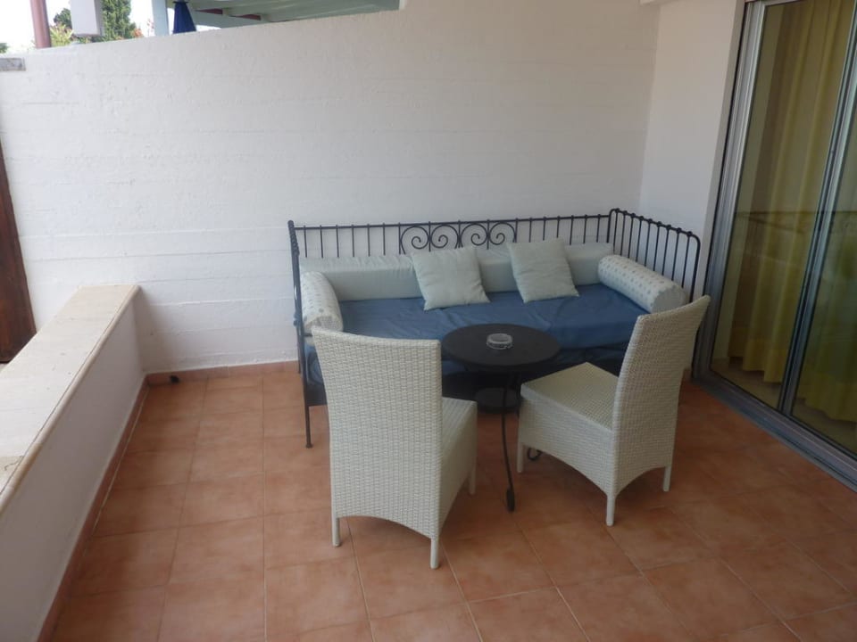 Sitzgruppe auf der Terrasse Aldiana Club Rocca Nettuno Calabria