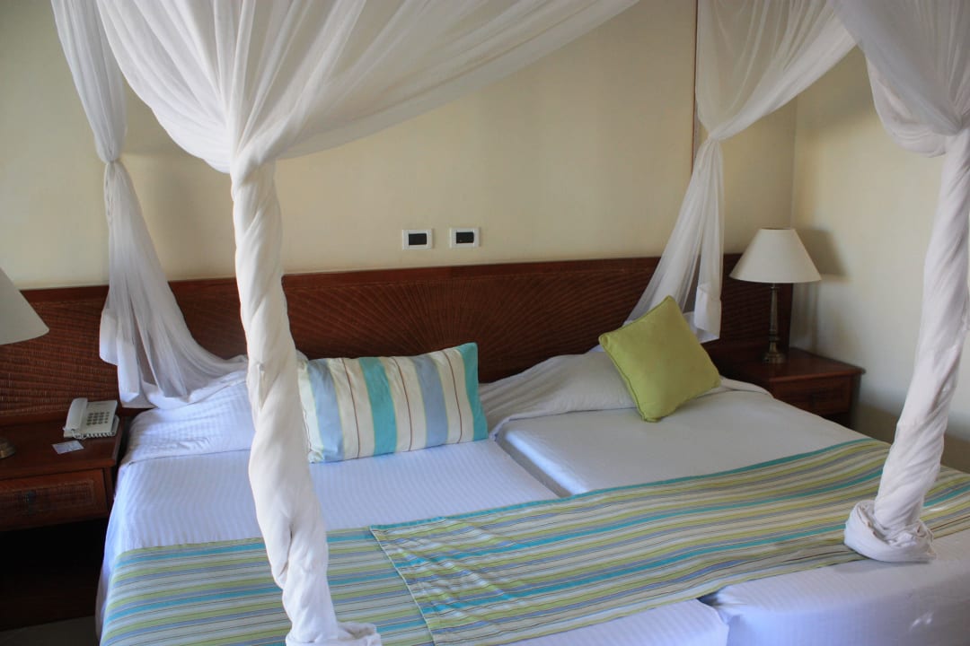 Bett im Pwani Room Sultan Sands Island Resort & Spa