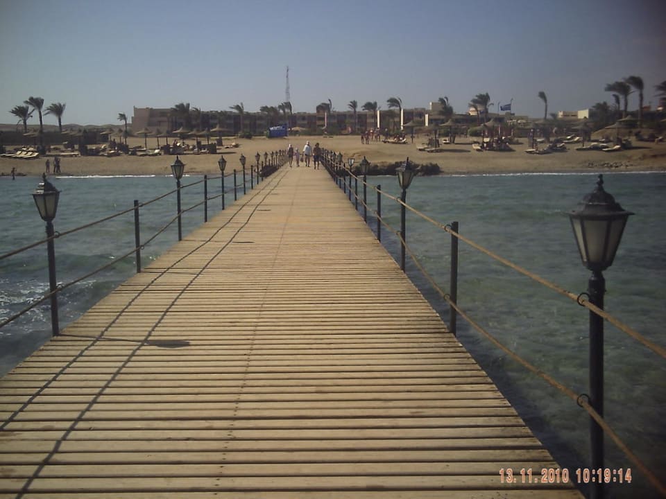 Steg über das Riff Bliss Nada Beach Resort