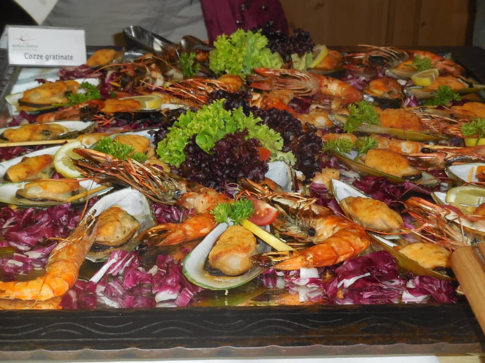 Büffet mit Keeresfrüchten Sonklarhof