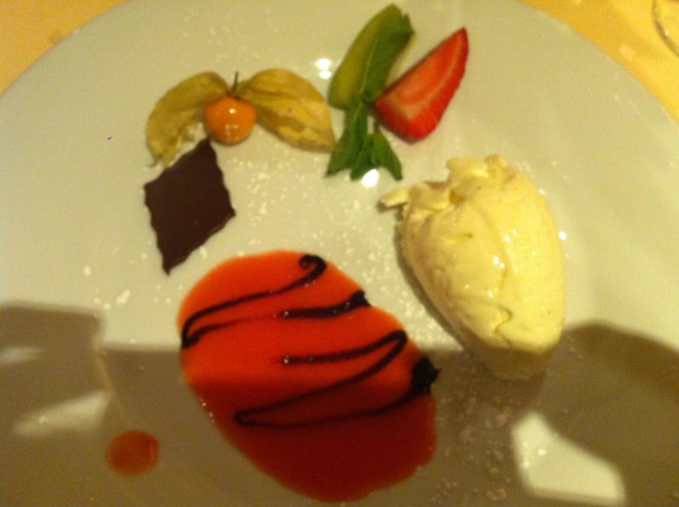 Mascarponecreme mit Erdbeersauce Das Schokoladenhotel