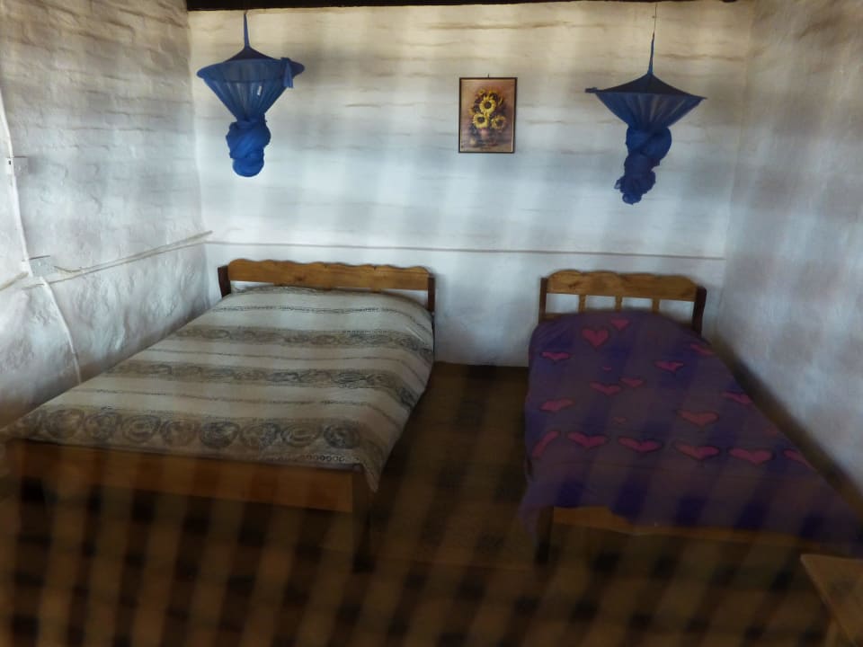 2 Betten, Moskitonetz, das wars Kande Beach Resort