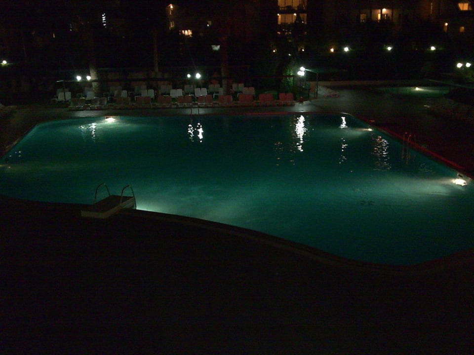 Pool bei Nacht Side Breeze Hotel