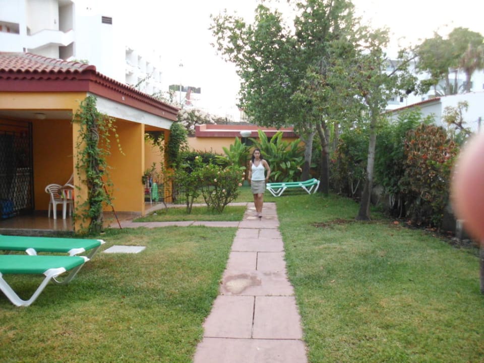 Weg der zu den Bungalows führt Artemisa Gay Bungalows