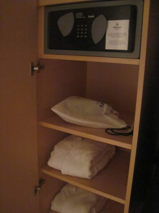 Kleiderschrank Hilton Düsseldorf