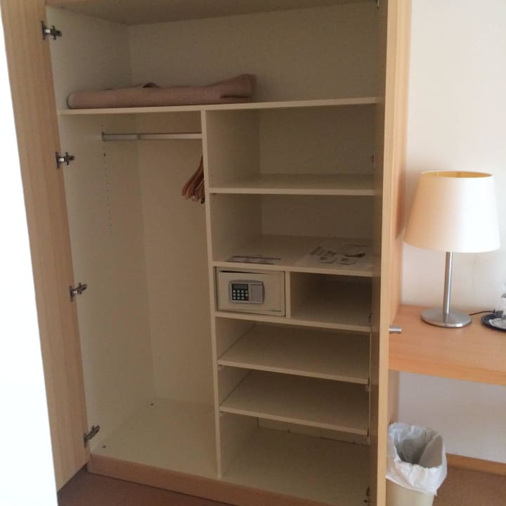 Schrank mit Safe Landhotel Allgäuer Hof