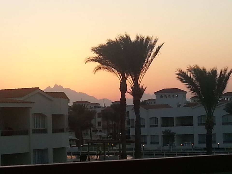 Im Westen sind Berge zu sehen Pickalbatros Dana Beach Resort - Hurghada