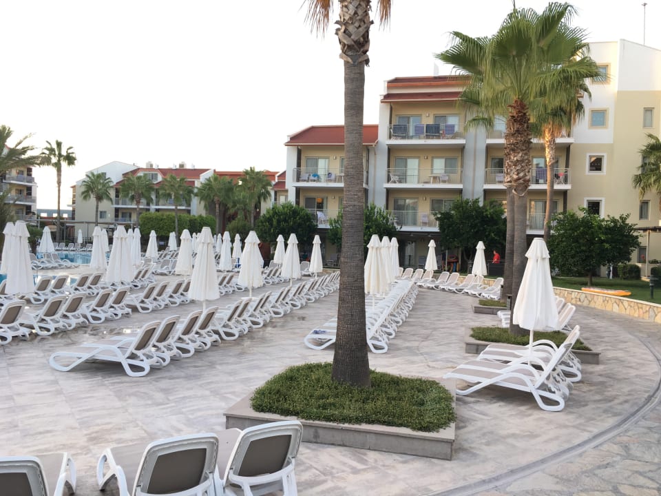 Pool Barut B Suites