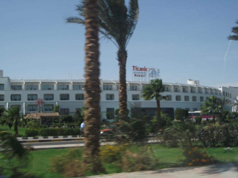 Hotel von der Strasse aus Titanic Resort & Aqua Park
