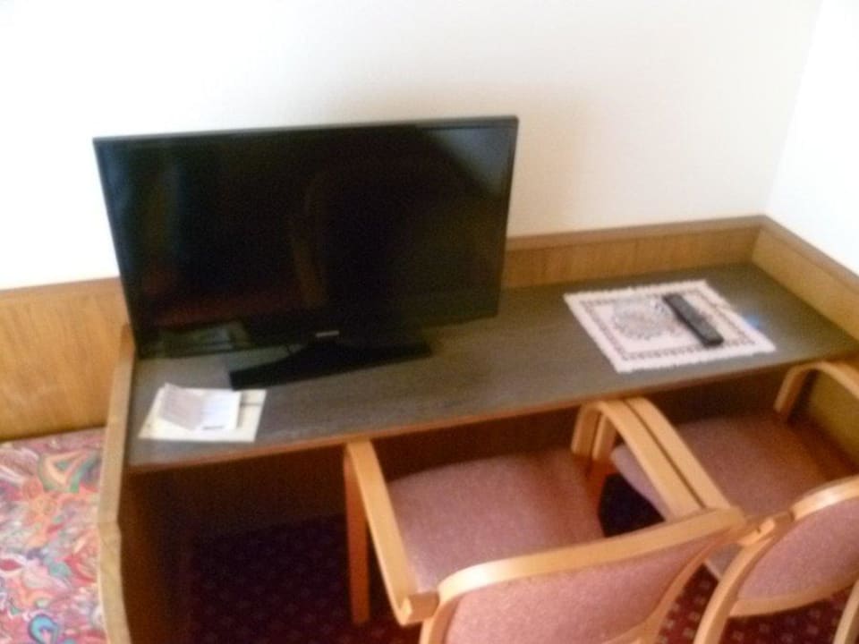 Ferseh  auf dem Schreibtisch Hotel & Pension Strolz