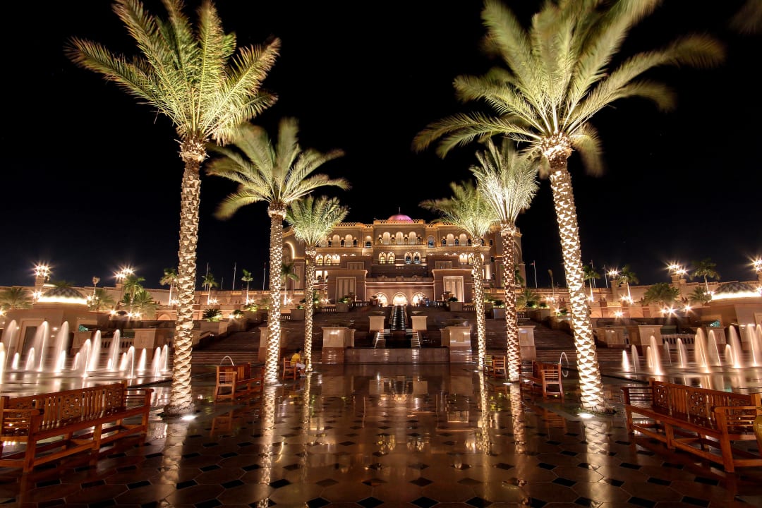 Eingangsbereich bei Nacht Emirates Palace Mandarin Oriental