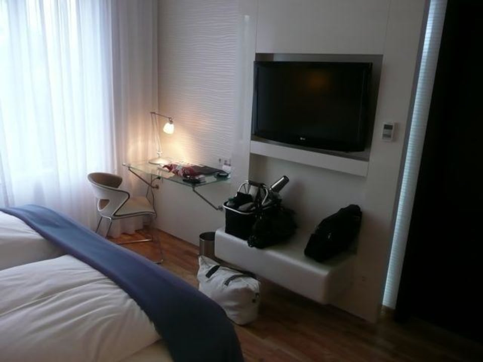 Fernseher Pestana Berlin Tiergarten