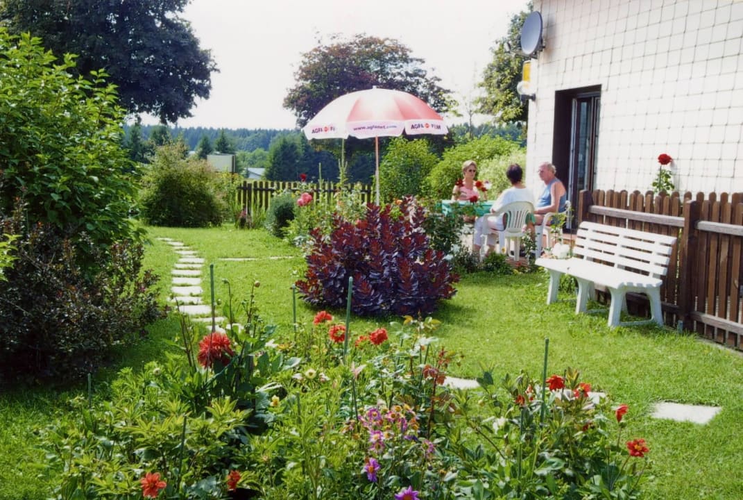 Garten mit Terrasse Ferienhaus Sendel