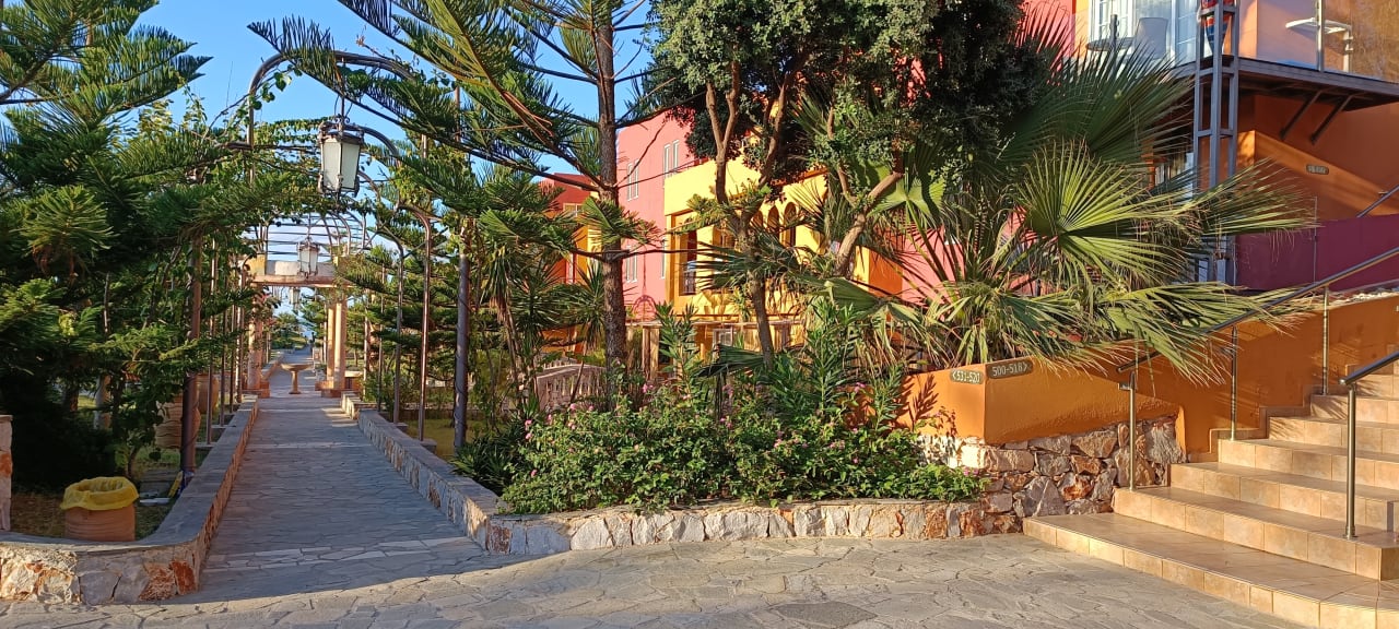 Gartenanlage Orpheas Resort - Adults Only