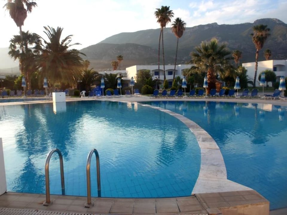 Swimming pool  Hotel Kinetta Beach