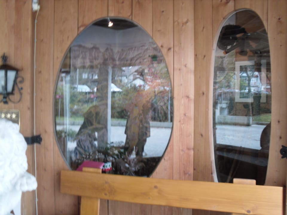 Schaukasten Bergpanorama Mercure Hotel Garmisch Partenkirchen