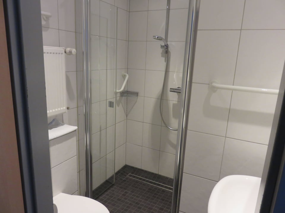 Bad mit Dusche Hotel Am Vogelsanger Weg