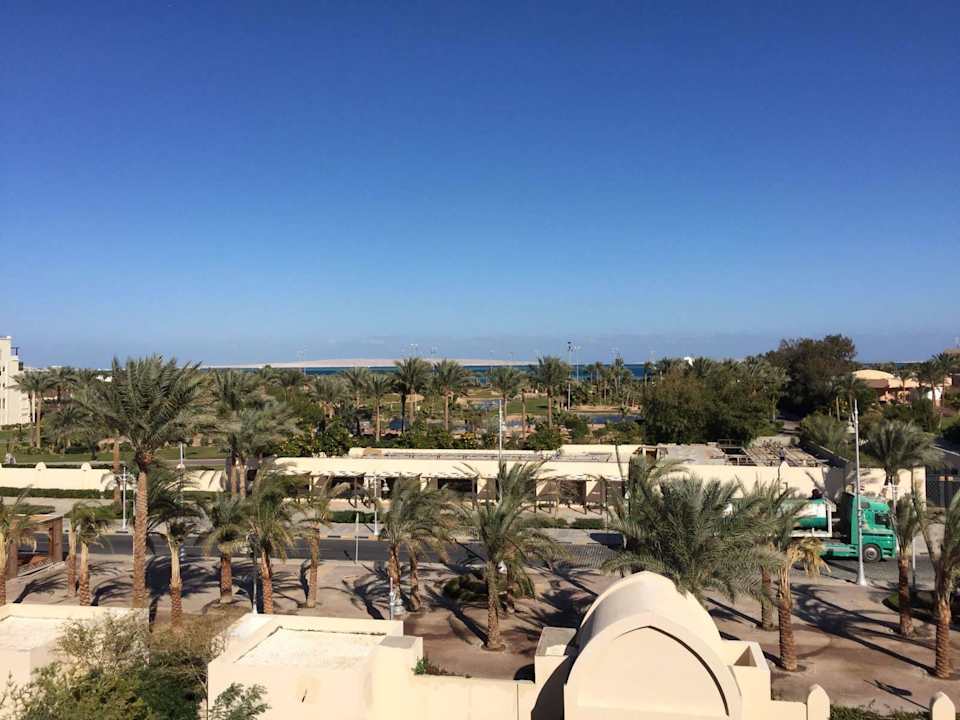 Golfplatz und Blick zum Meer Steigenberger Aqua Magic