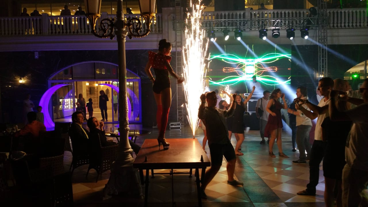 Poolparty Litore Resort & Spa