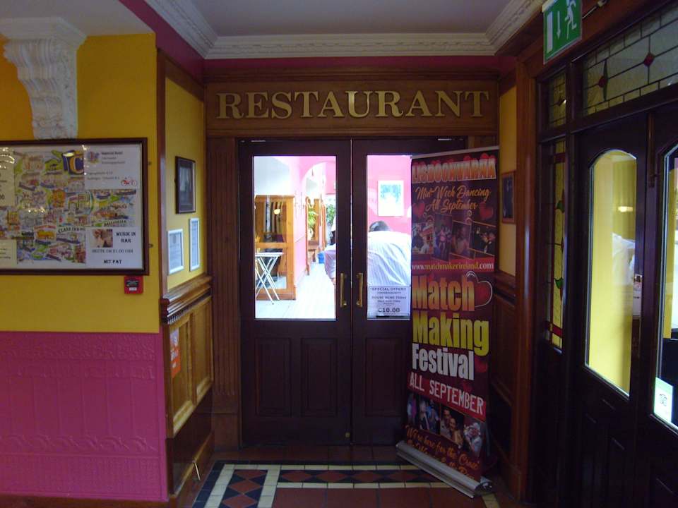 Eingang zum Restaurant Imperial Hotel