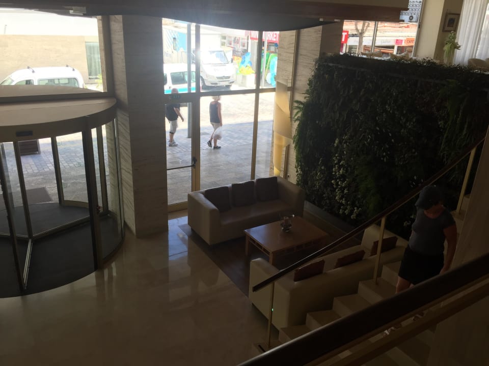 Eingangshalle Sabina Hotel & Suites