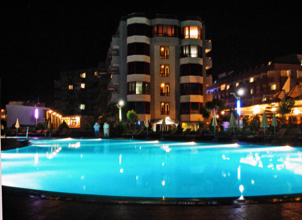 Ночью Hotel Xiza Beach Resort