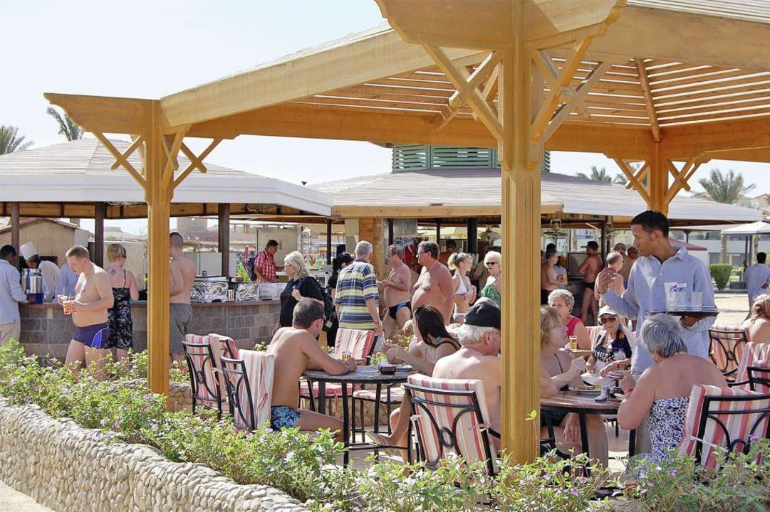 Sitzmöglichkeiten an der Strand-Bar Pickalbatros Dana Beach Resort - Hurghada