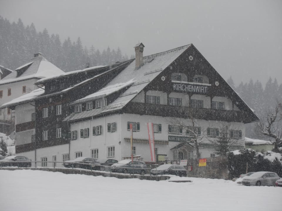 Eingeschneiter Kirchenwirt Pension Kirchenwirt