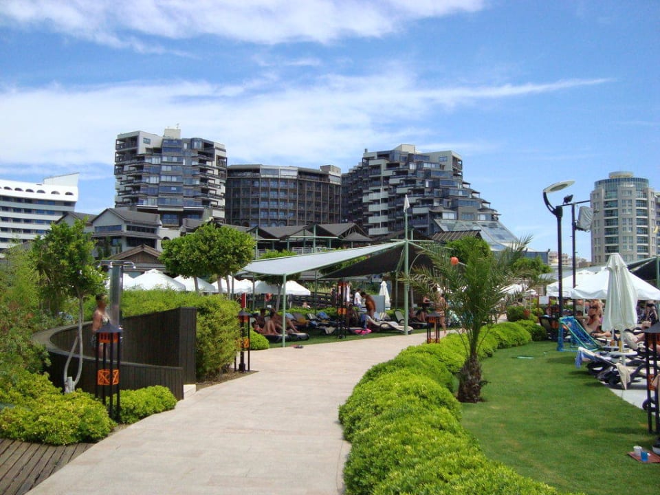 Limak Lara vanaf de tuinen Limak Lara Deluxe Hotel & Resort
