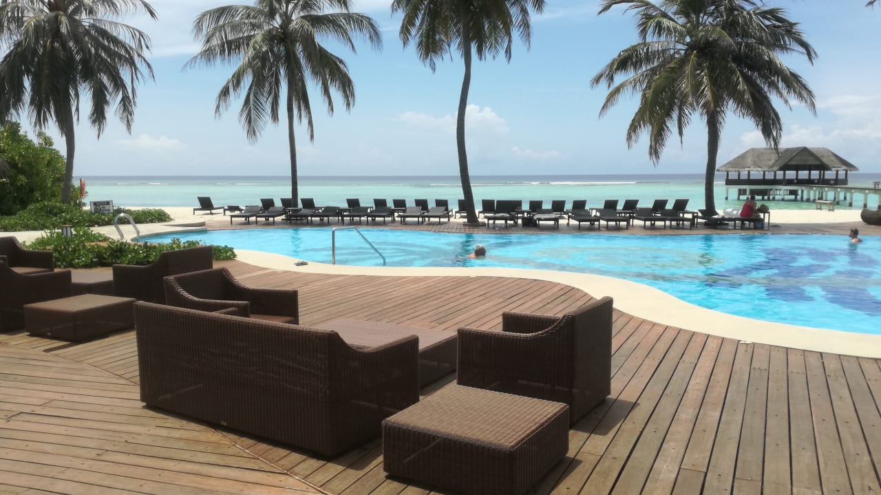 Pool Palm Beach Resort & Spa Maldives