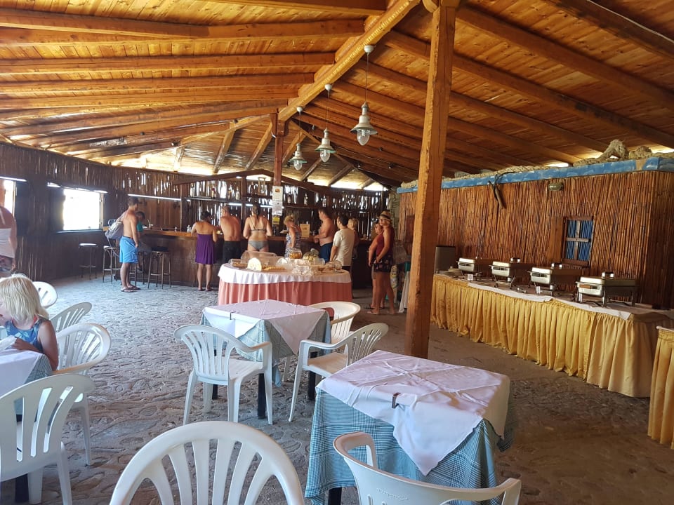 Beachbar mit leckeren Pizzen, Sandwichs, Keksen ... Athina Palace Resort & Spa
