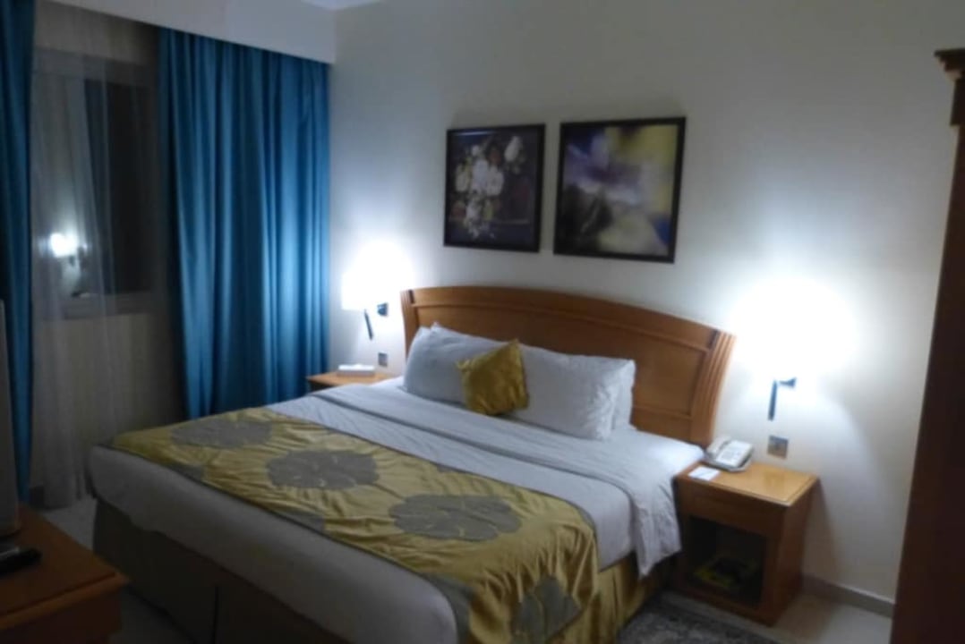 Sypialnia Hotel Golden Tulip Sharjah