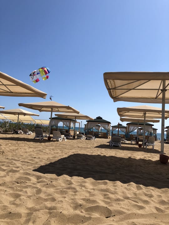 Strand Kamelya Aishen Club