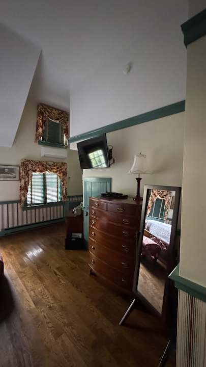 Zimmer Captain`s House Inn