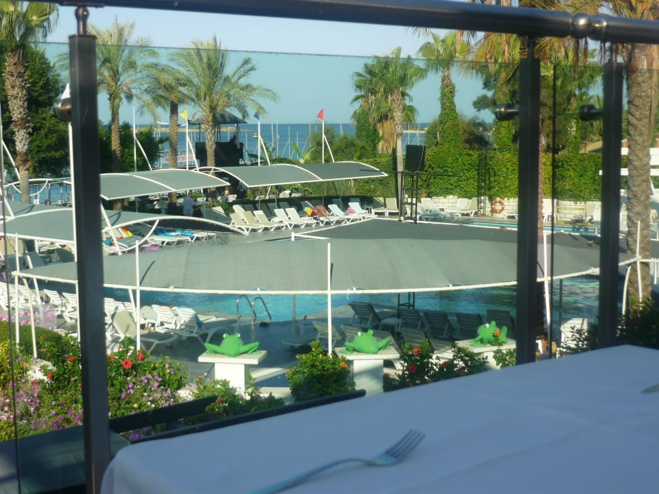 Blick auf den Pool vom Restaurant aus Sealife Buket Resort & Beach
