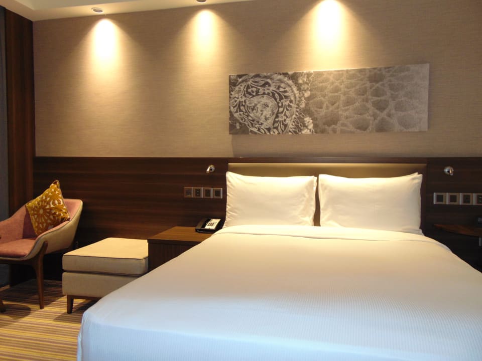 Zimmer Hampton By Hilton Dubai Airport
