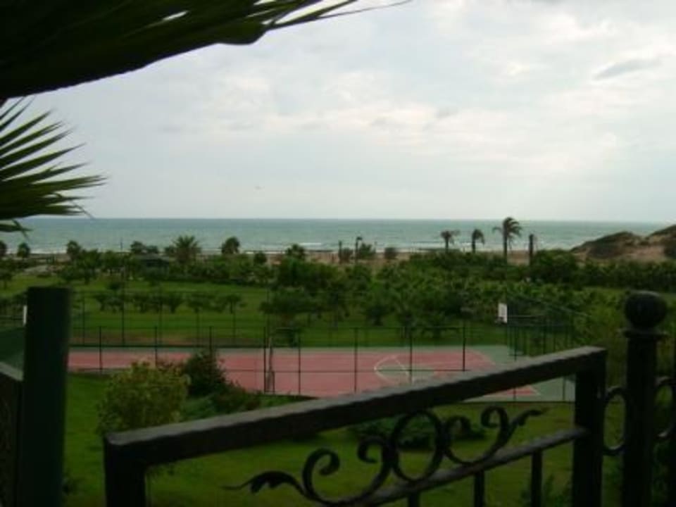 Tennisplatz Royal Atlantis Beach Hotel