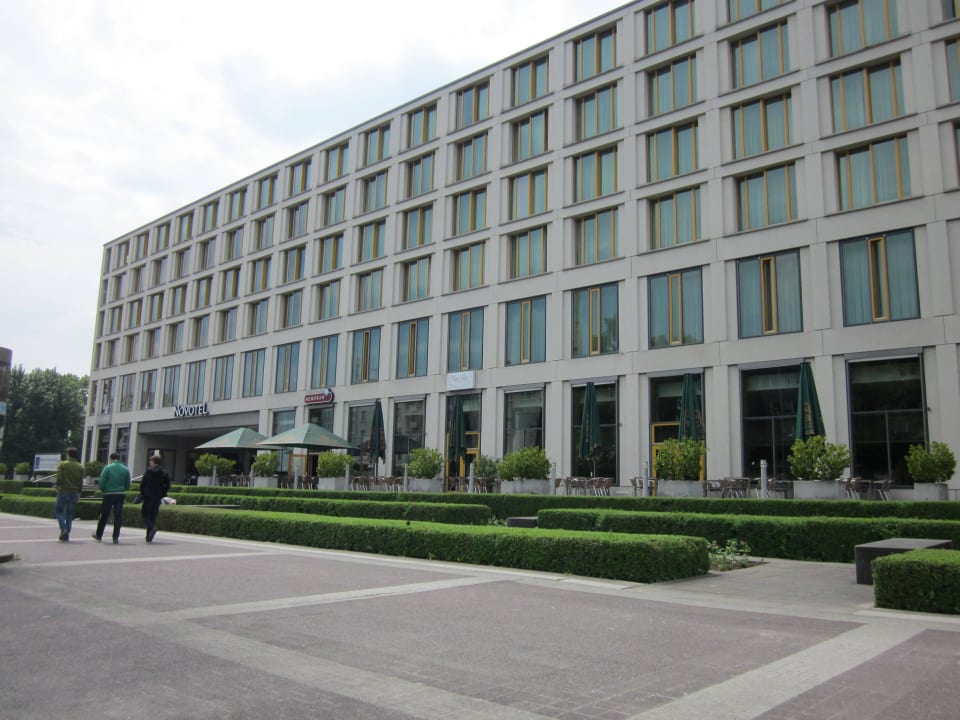 Front Hotel Novotel Karlsruhe City