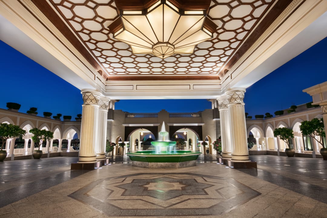 Lobby Shangri-La Hotel Qaryat Al Beri