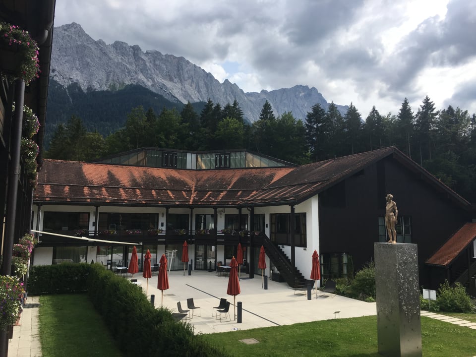 Außenansicht Hotel Am Badersee