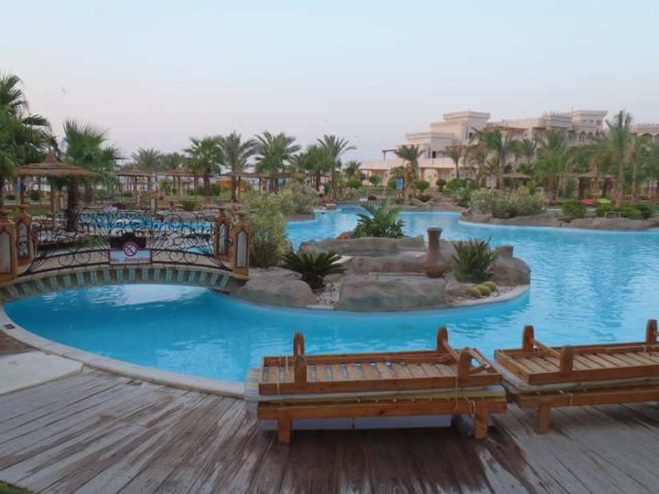 Swimming pool with bubble bath Pickalbatros Palace Resort