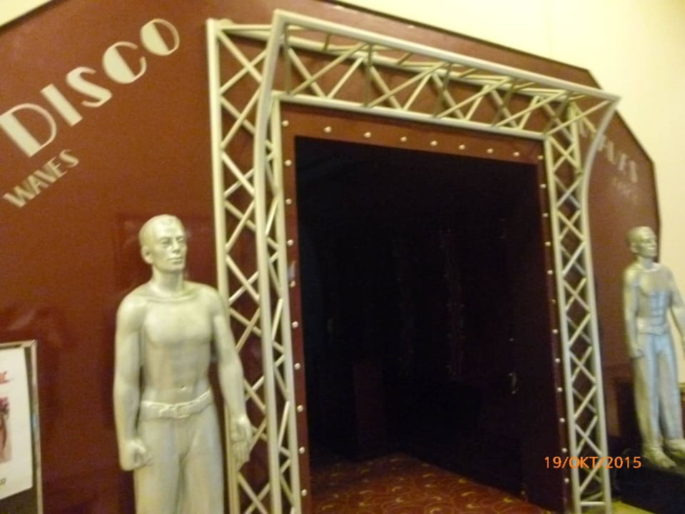 Eingang zur Wavedisco Titanic Beach Spa & Aqua Park